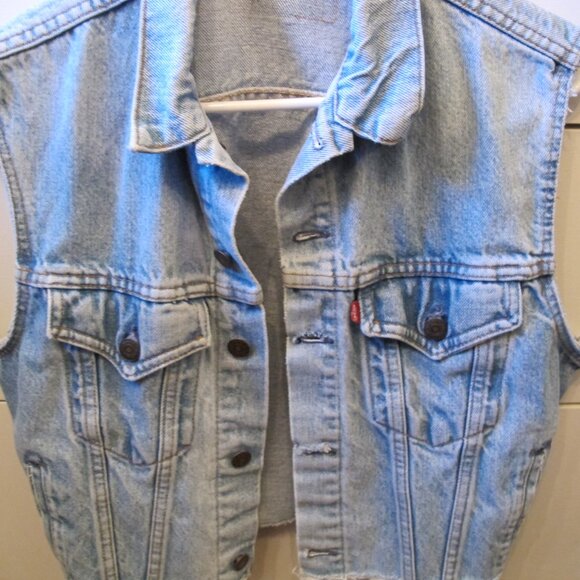 sitewide sale  Jeans vest with pockets plus pockets inside  size medium - Picture 2 of 5